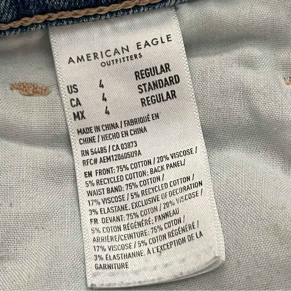 American Eagle Otfitters Strigid Ripped Distressed Mom Jean Size 4 - Picture 15 of 16